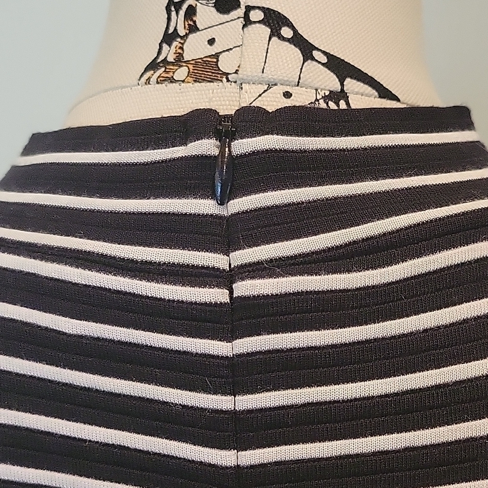 WHBM Sleeveless Black & White Striped Top S - Picture 4 of 9